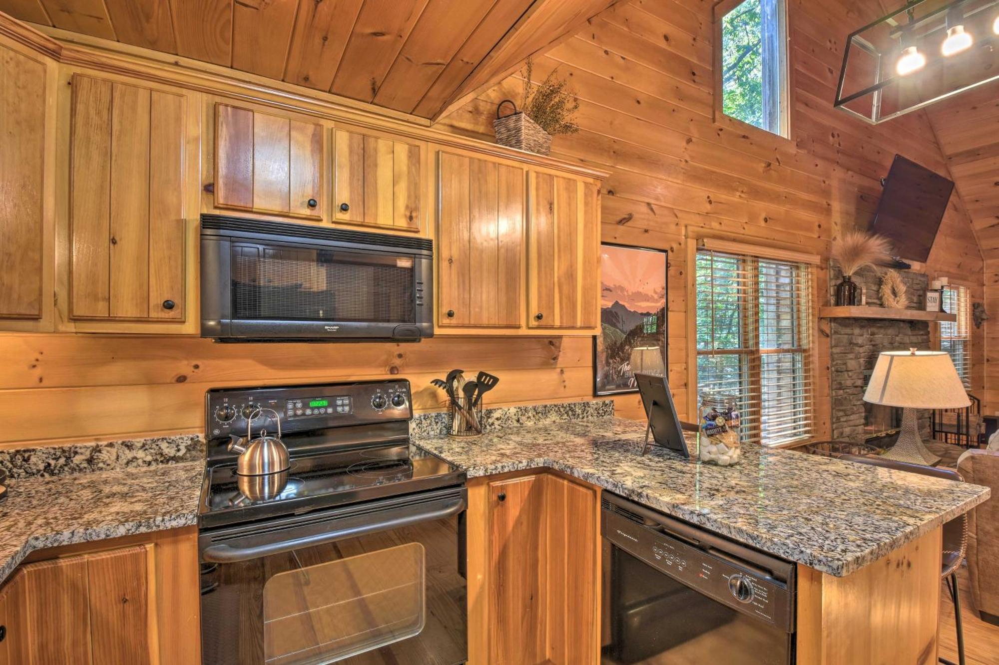 Blue Ridge Cabin Hot Tub, Fire Pit And Grill! Zewnętrze zdjęcie
